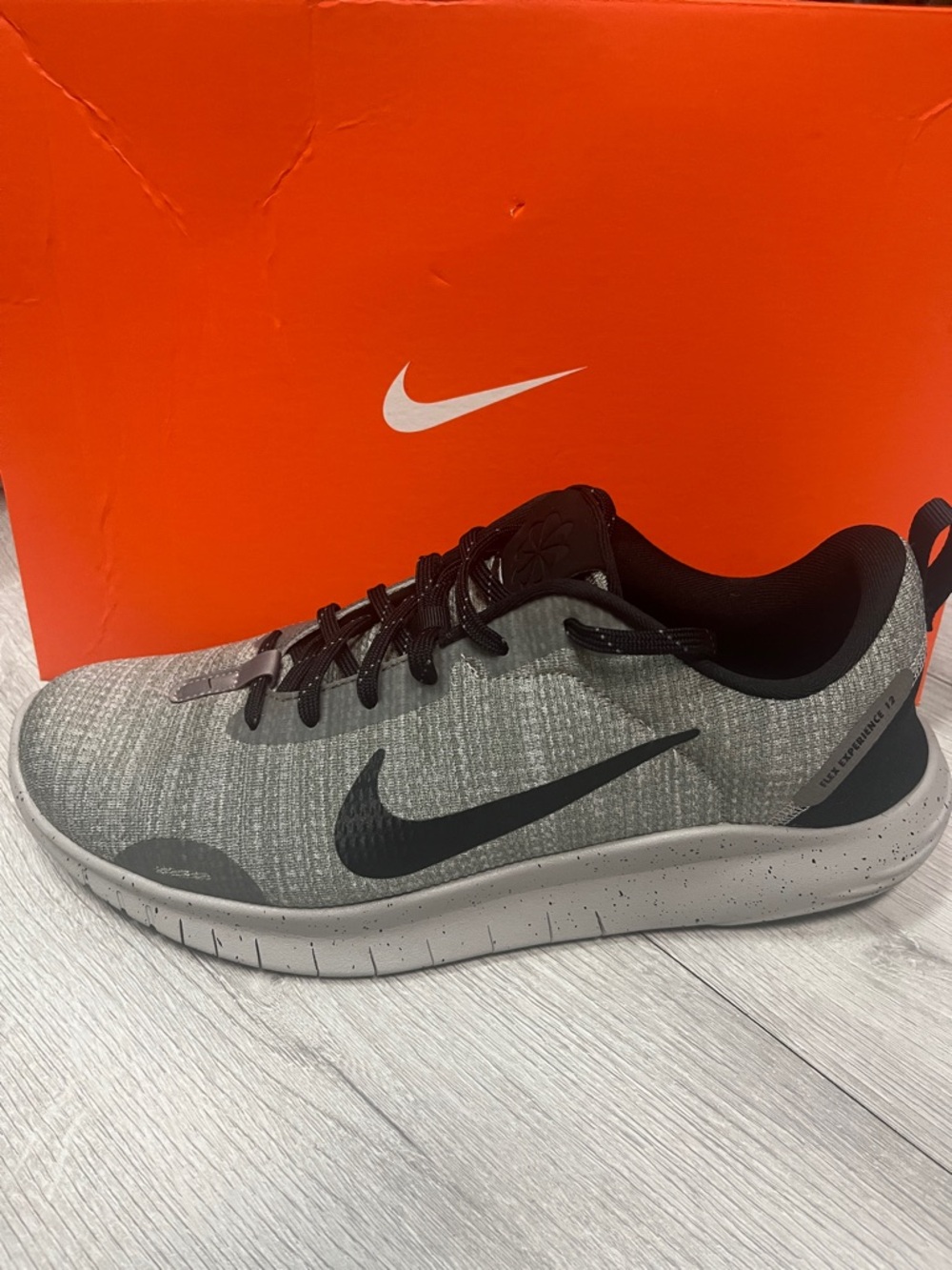 Nike Men’s Grey and Black Flex Experience RN (size 10.5)